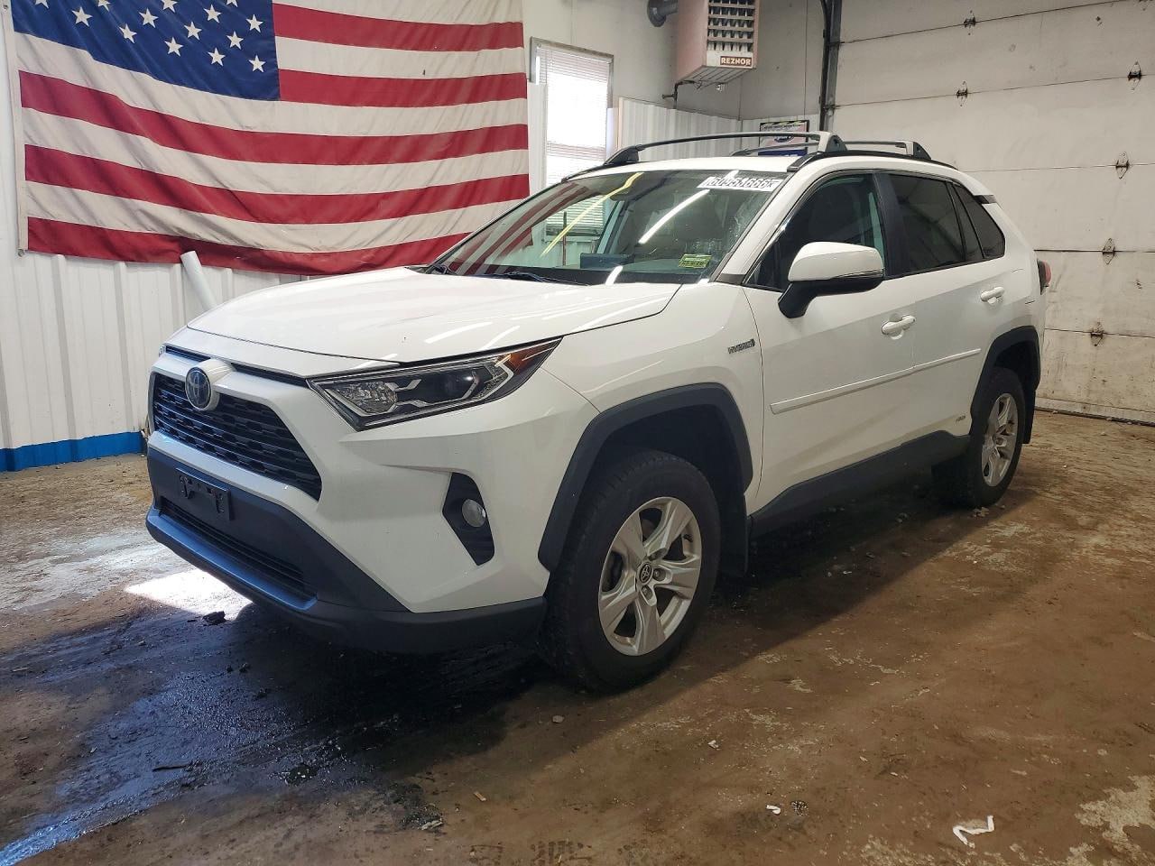 TOYOTA RAV4 XLE 2021